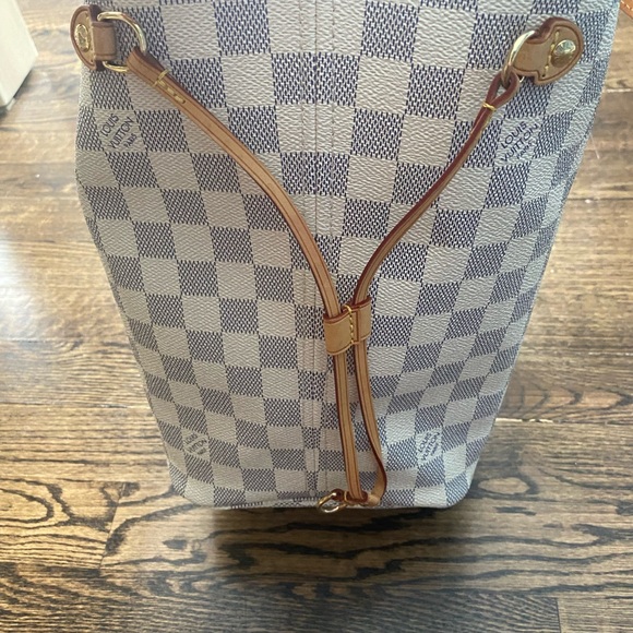 Damier Azur Neverfull MM with Rose Ballerine interior - Picture 2 of 16